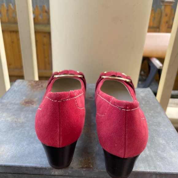 Anzetutto Red Pumps/Heels with Buckles (size 7.5) - Picture 3 of 3